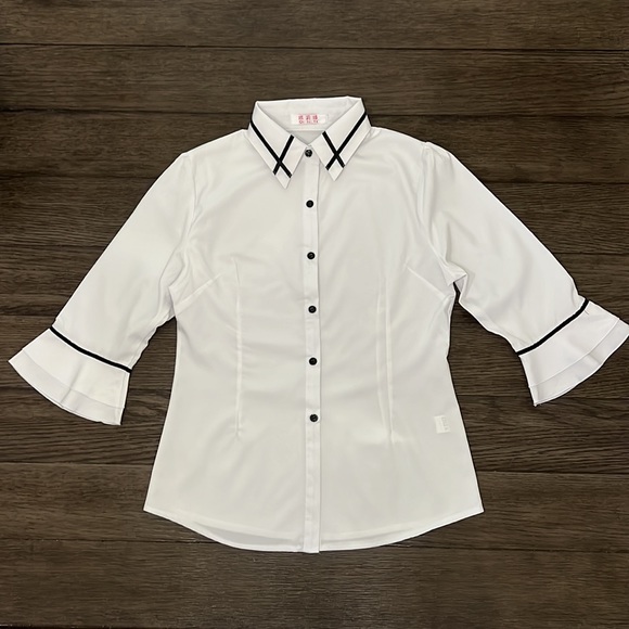 Qi Li Ya woman’s white blouse NWOT - Picture 14 of 16